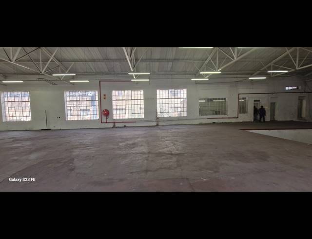 1,700M² WAREHOUSE FOR SALE IN VILLAGE MAIN